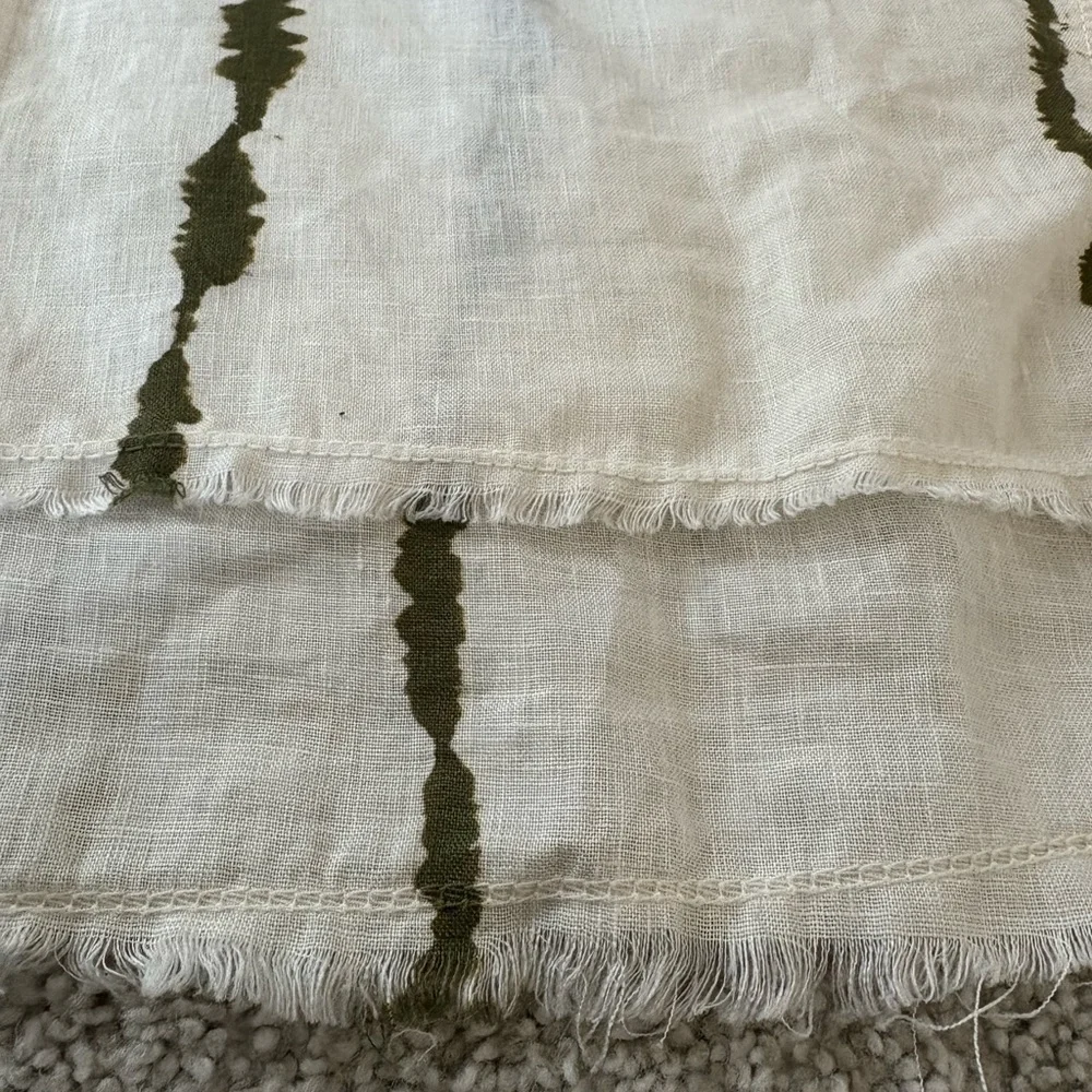Stylish V-Neck Women’s Top - ivory Top and Green - Picture 4 of 10
